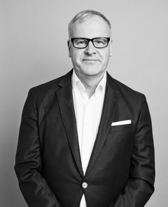 Svartvitt porträtt på Mats Green, Region Manager Nordics.